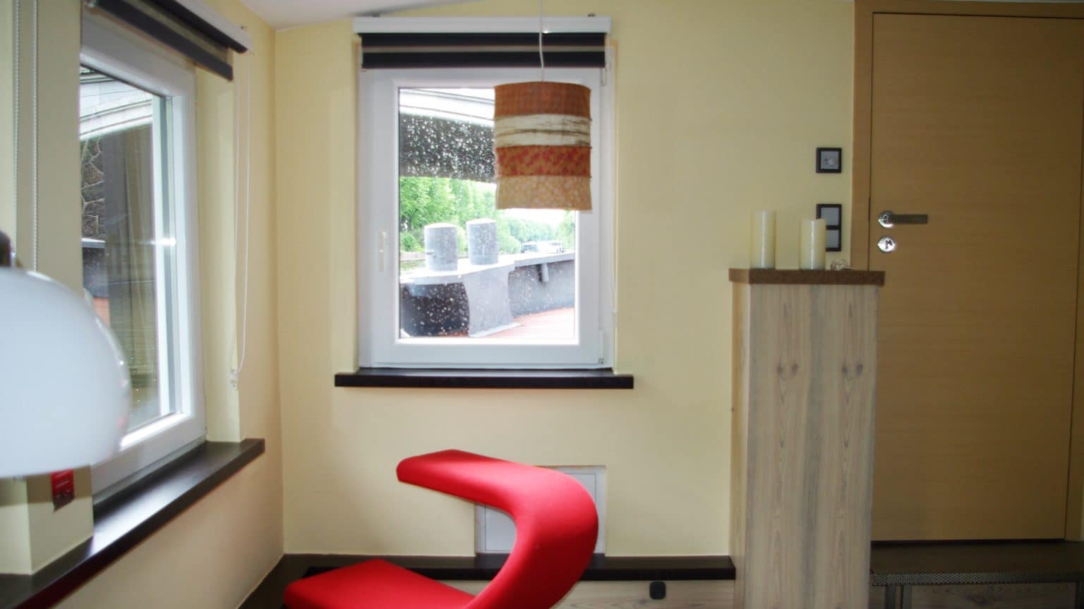 Bibliothek mit 0,5 Km Blick auf Wasser: Hausboot Peissnitz Hamburg